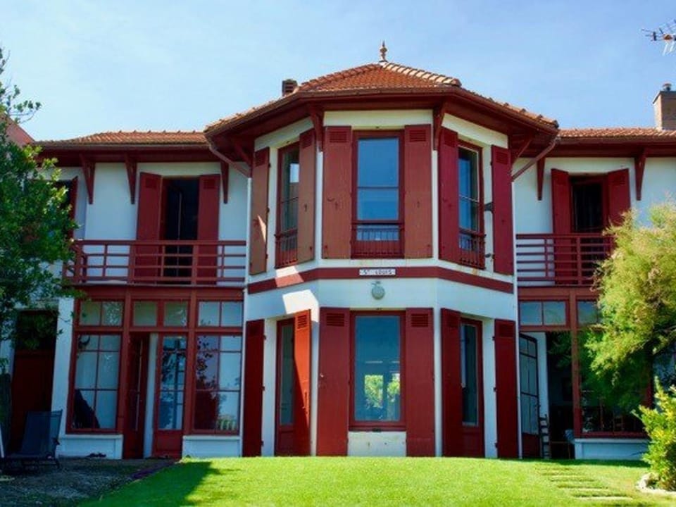 Superbe Villa Arcachon Face Mer - 11 Pièces, 15 Pers, Jardin, Accès Direct Plage - FR-1-433-17 Villa in Arcachon