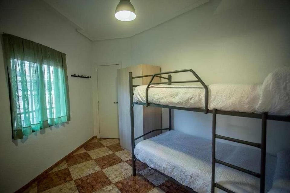 Photo of the whole room, bunk bed, internet, internet