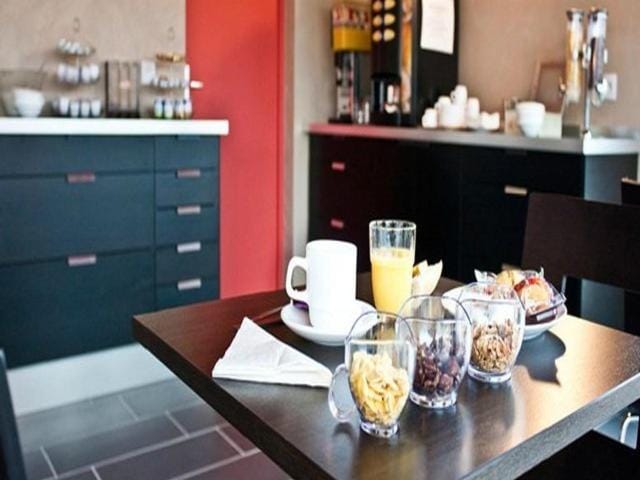 Restaurant/places to eat, Food and drinks