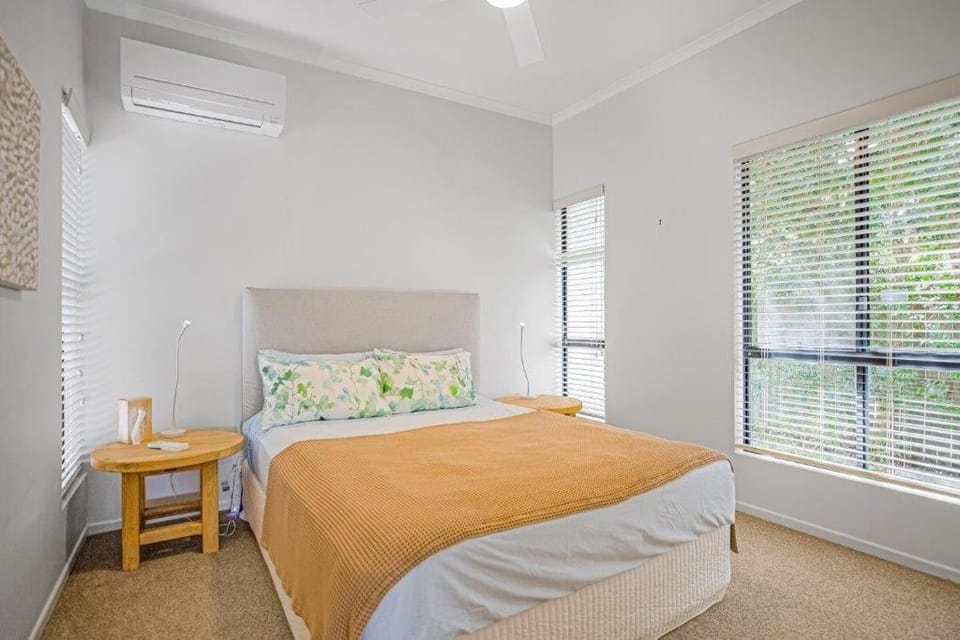 Bed, Bedroom, air conditioner