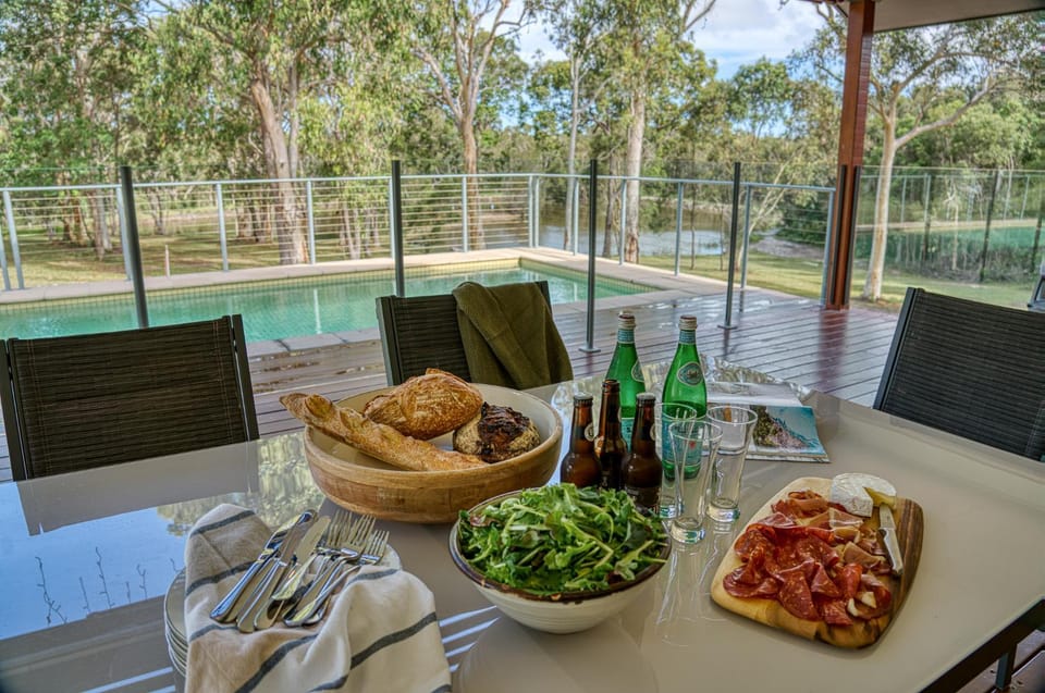 Patio, Food and drinks, Dining area, Pool view