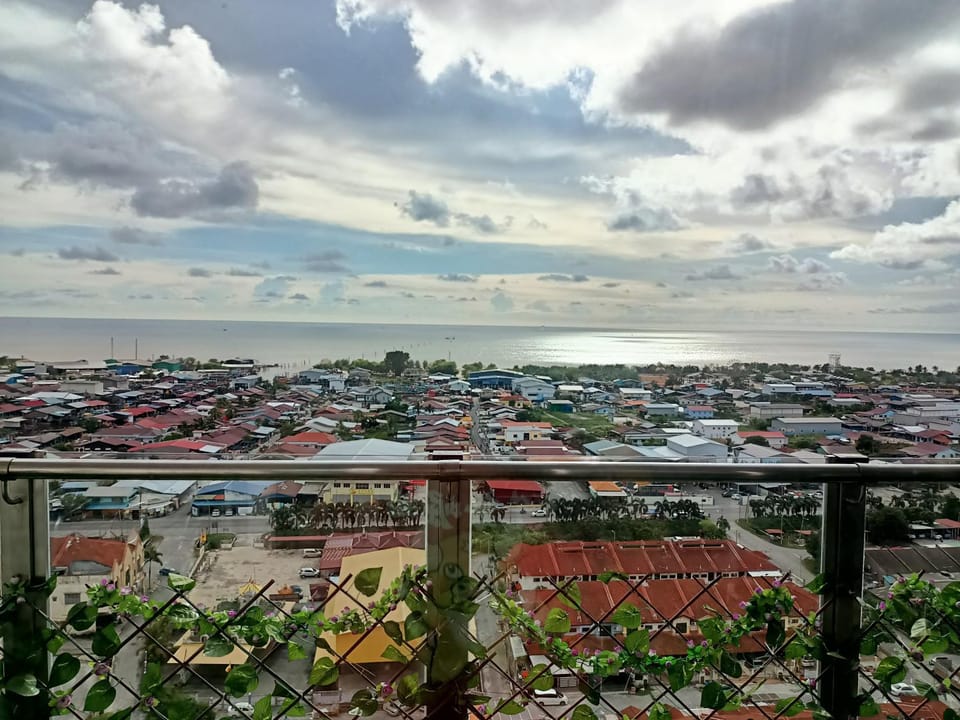 Sekinchan SeaView Homestay 134 高楼看海阳台民宿 Apartment in Selangor, Malaysia