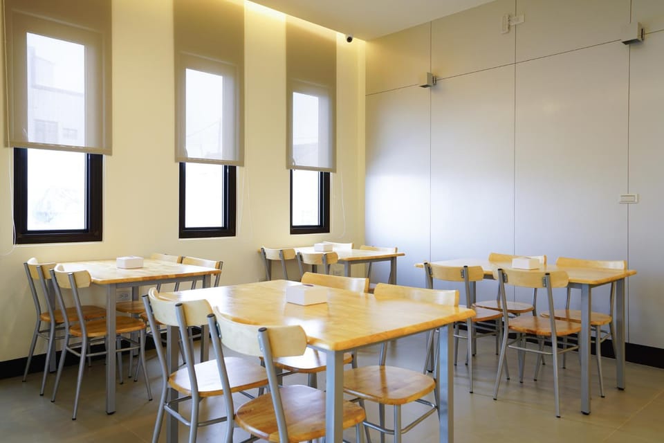 Restaurant/places to eat, Dining area