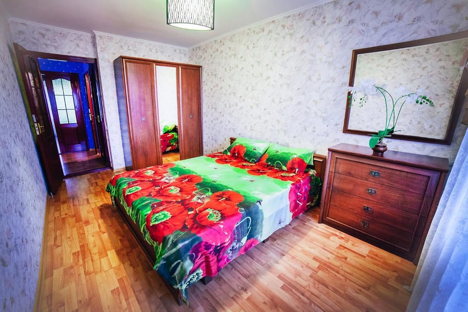 2-bedroom on Mykolaychuka street Apartment in Ukraine
