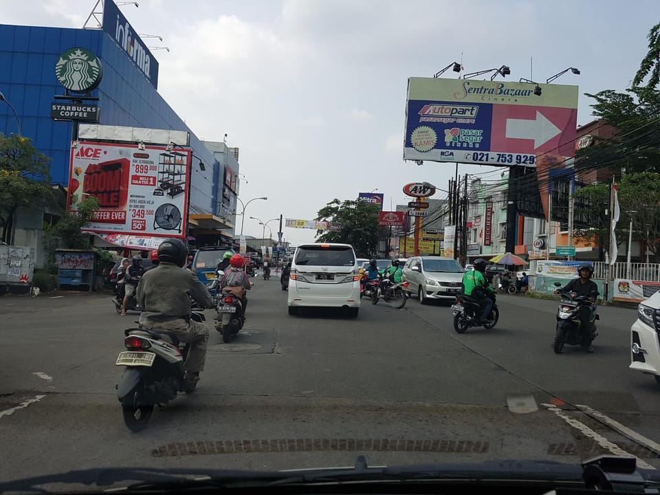 Nearby landmark, Restaurant/places to eat, Neighbourhood, Supermarket/grocery shop, Shopping Area