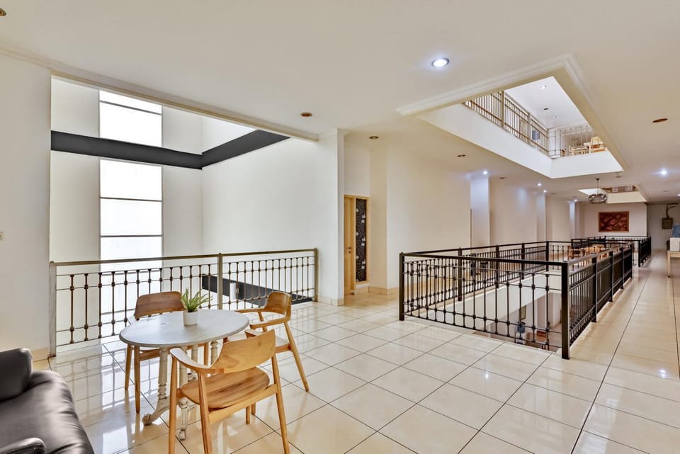 Property building, Seating area