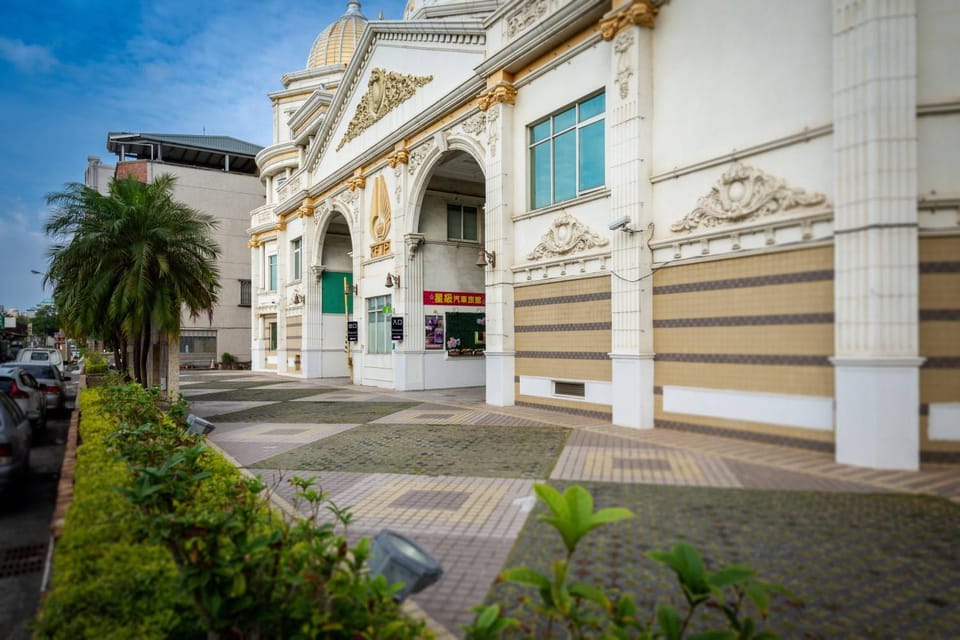 Facade/entrance