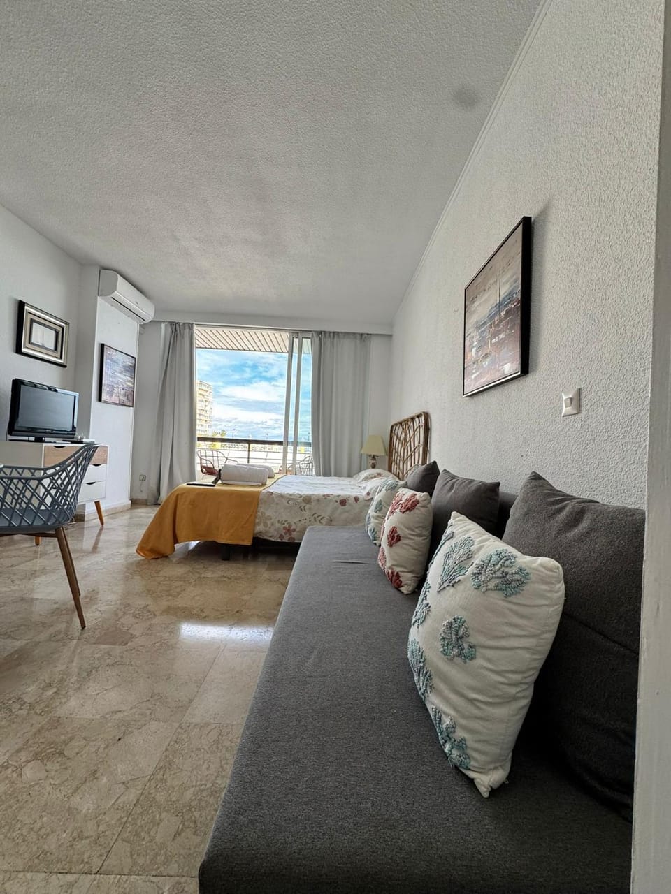 Castillo Santa Clara Estudio con vistas laterales al mar Apartment in Torremolinos