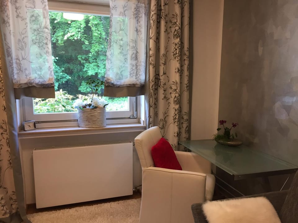 Airport Rooms Waldblick Vacation rental in Cologne