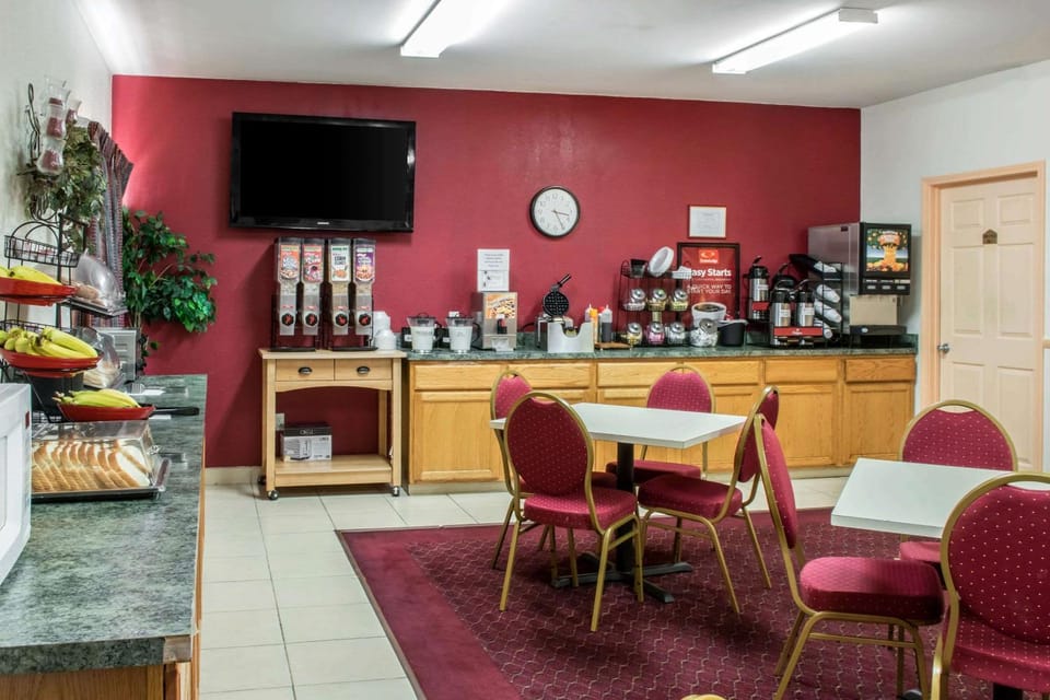 Restaurant/places to eat, Dining area, On site, Breakfast