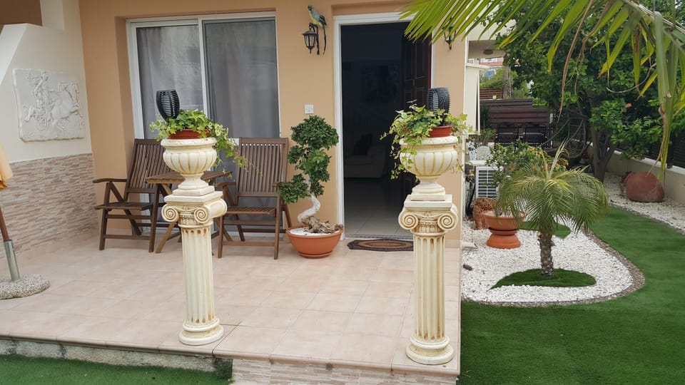 Patio, Facade/entrance, Garden