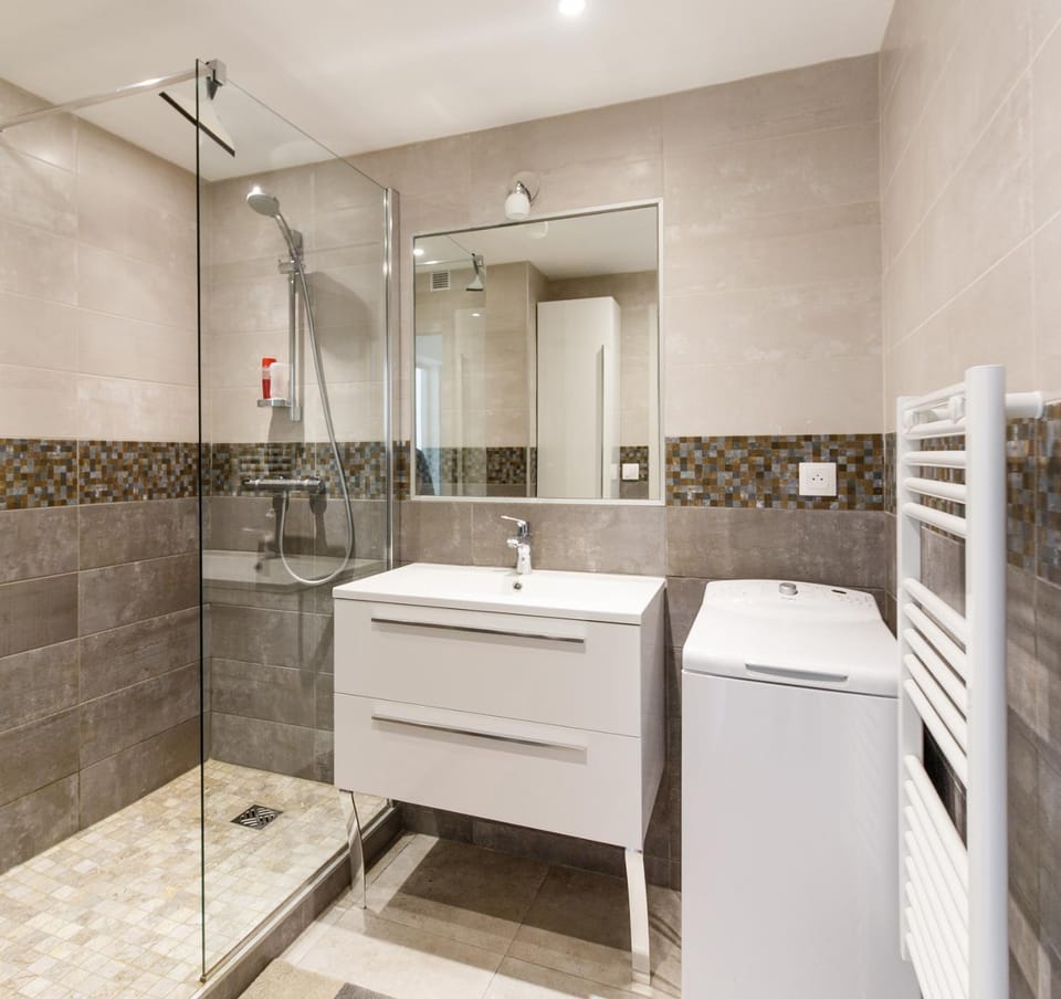 Shower, Bathroom