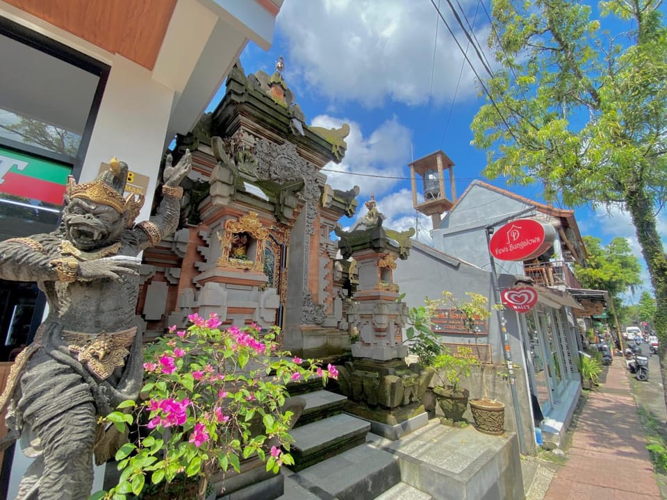 Neighbourhood, Street view