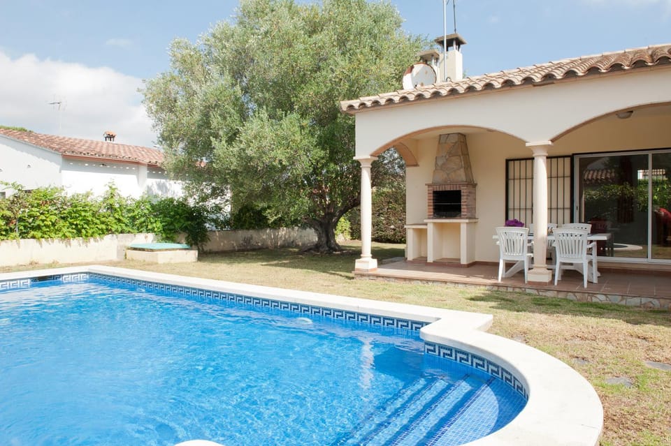 BBQ facilities, Garden, Balcony/Terrace, Swimming pool