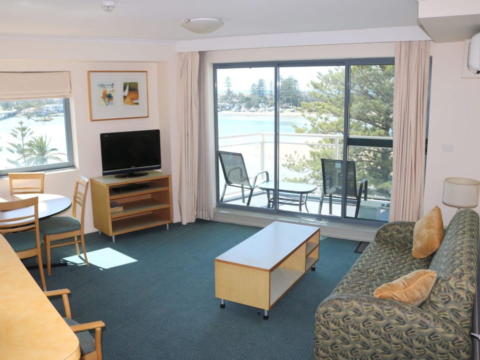 The Entrance Waterfront Resort Unit 502 Apartment in The Entrance