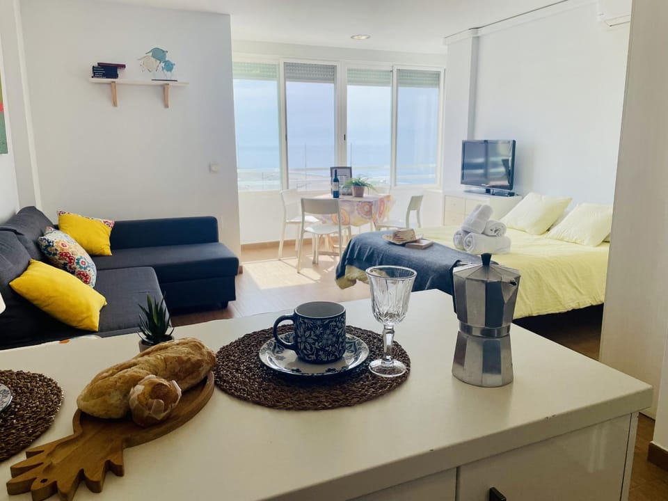TV and multimedia, Coffee/tea facilities, Kitchen or kitchenette, Living room