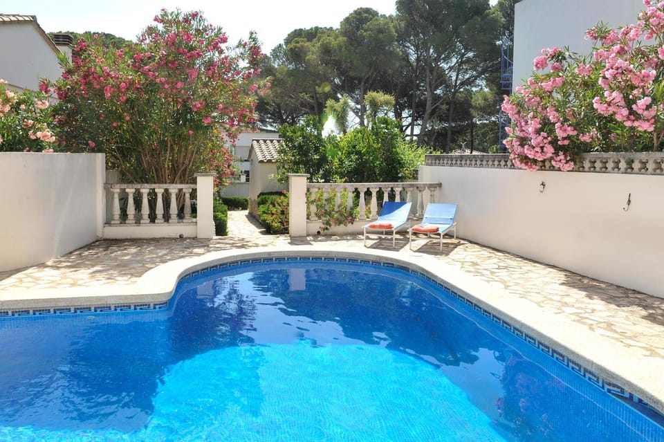 Off site, Balcony/Terrace, Pool view, Swimming pool