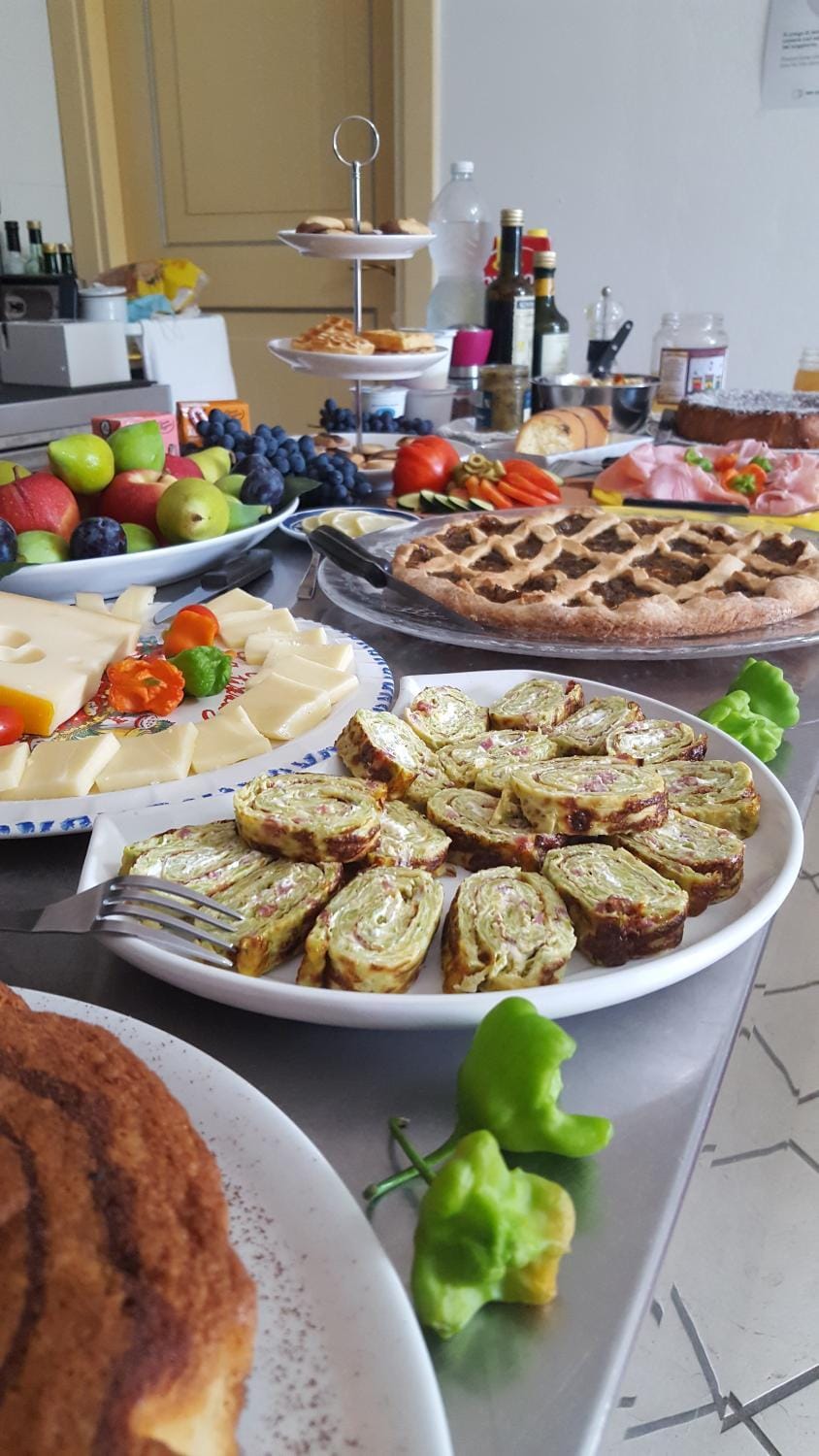 Food and drinks, Breakfast, Continental breakfast, Buffet breakfast
