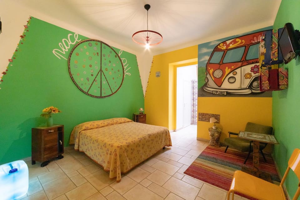Art Rooms Joyful People Bed and Breakfast in Province of Taranto