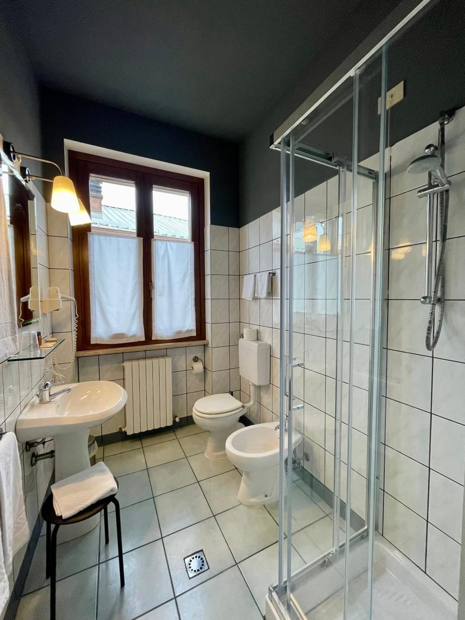 Shower, Bathroom, bidet, towels