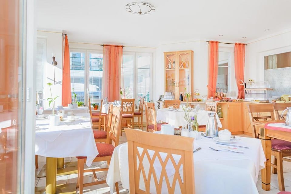 Restaurant/places to eat, Food and drinks