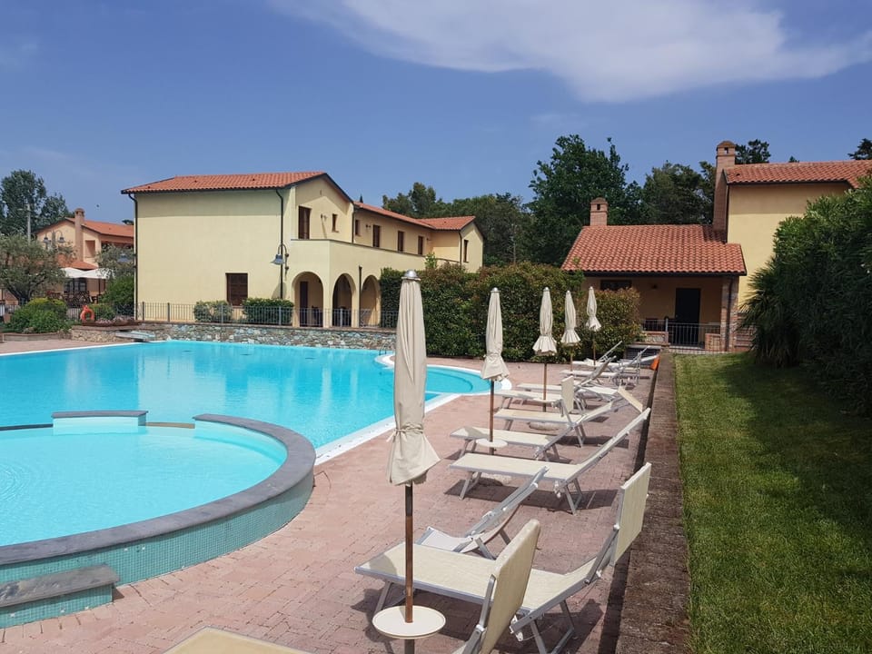 Property building, Swimming pool, Swimming pool