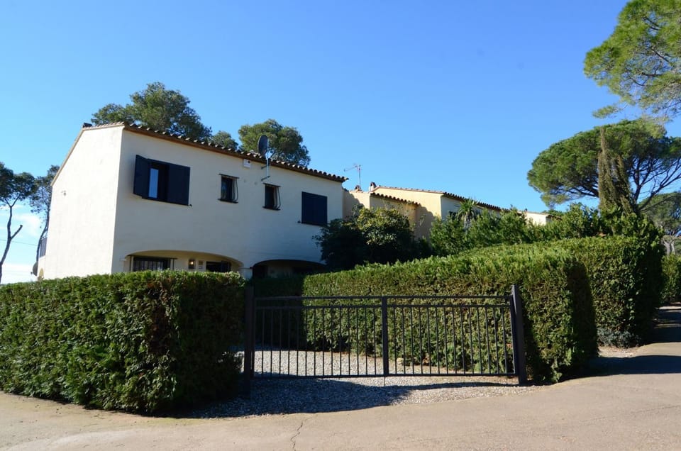 Property building, Facade/entrance, Off site