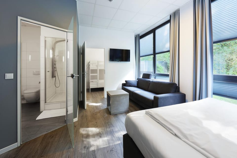 Photo of the whole room, Bedroom