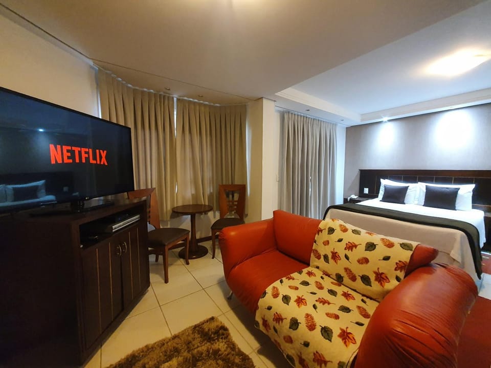 Bed, TV and multimedia, Bedroom