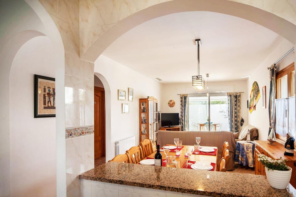 Kitchen or kitchenette, Living room, Dining area