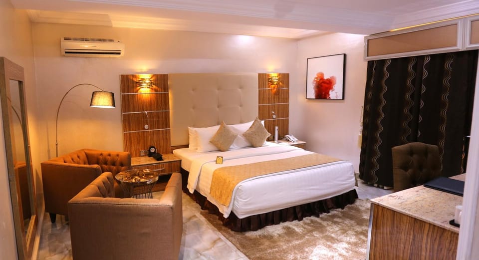 Photo of the whole room, Bedroom
