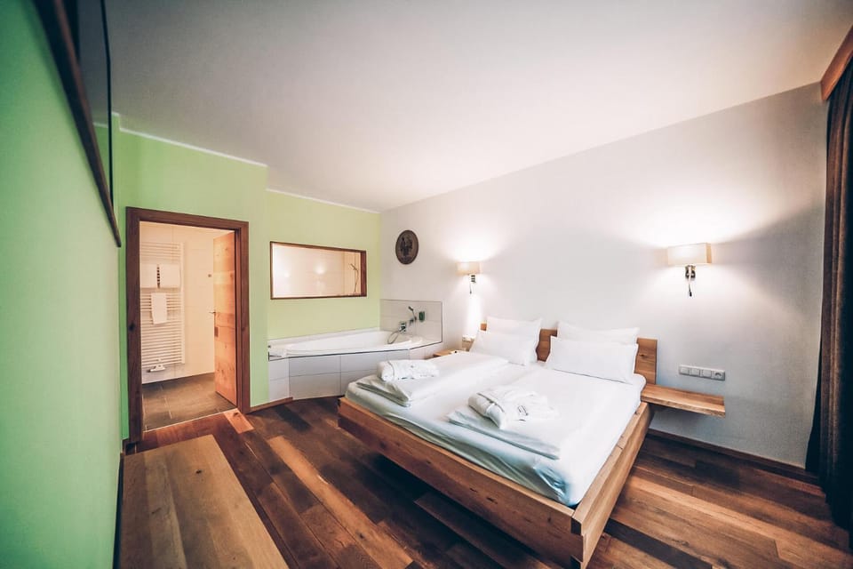 Bed, Photo of the whole room, Bedroom, Bath