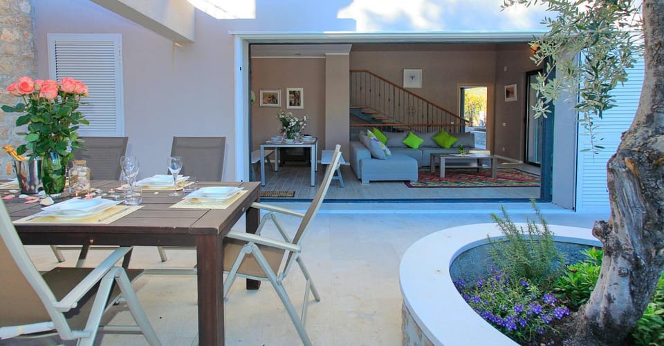 Patio, Garden, Balcony/Terrace, Living room, Seating area, Dining area, Garden view