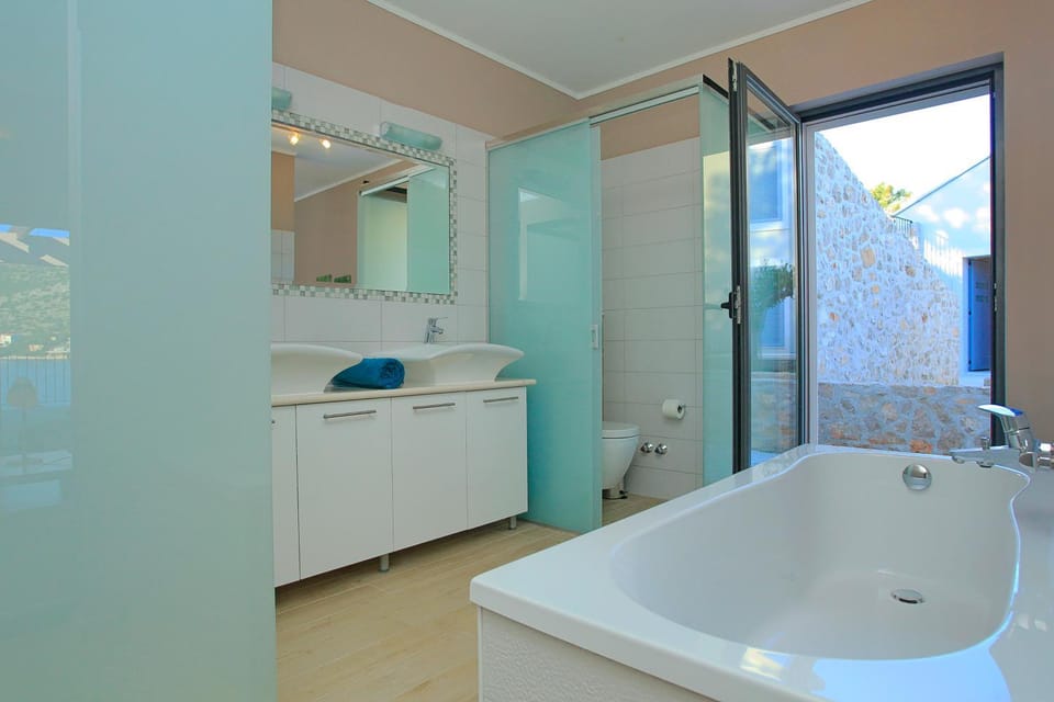 Bathroom, Bath, towels