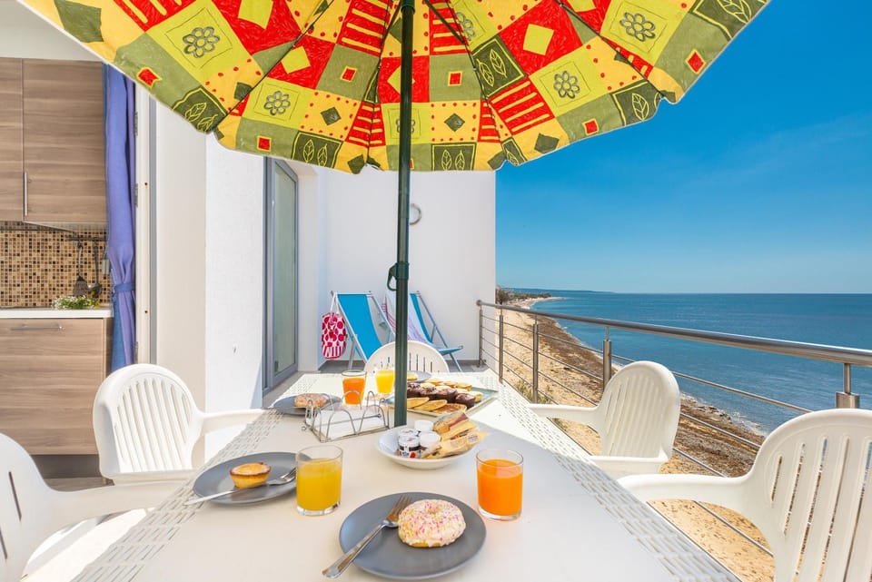 Patio, Dining area