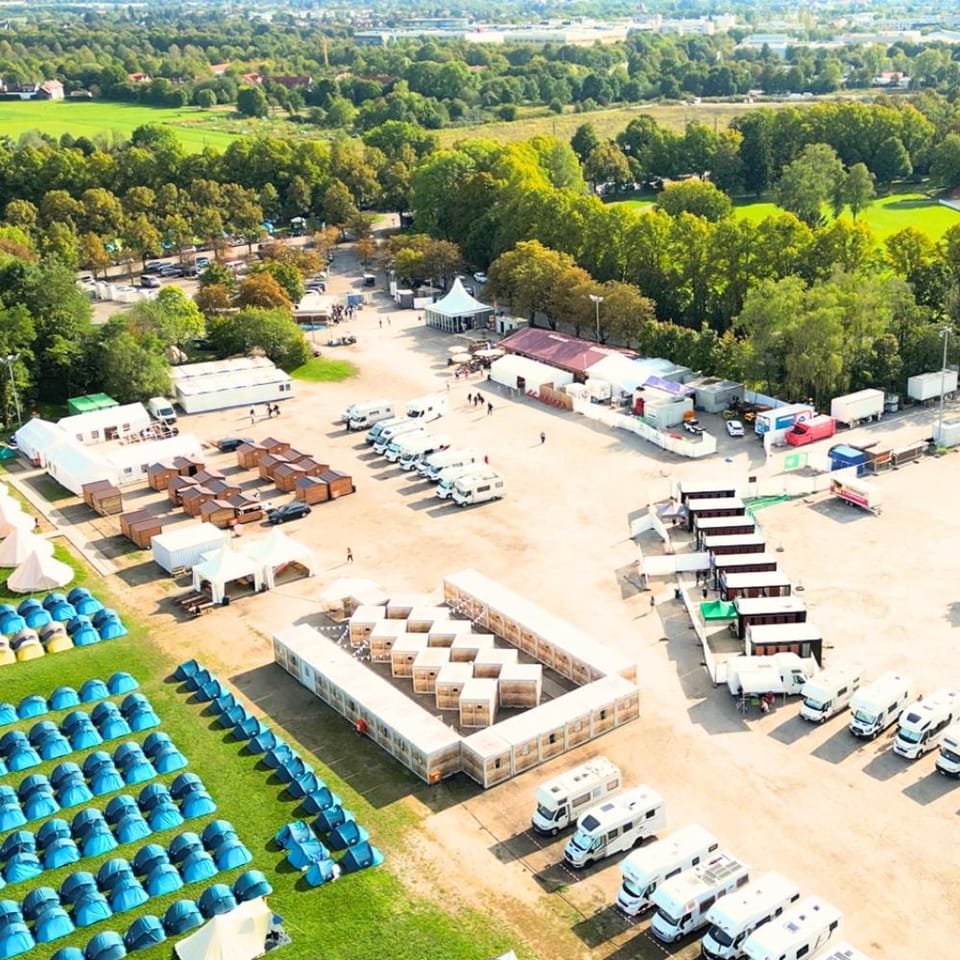 Property building, Natural landscape, Bird's eye view, Location, Parking