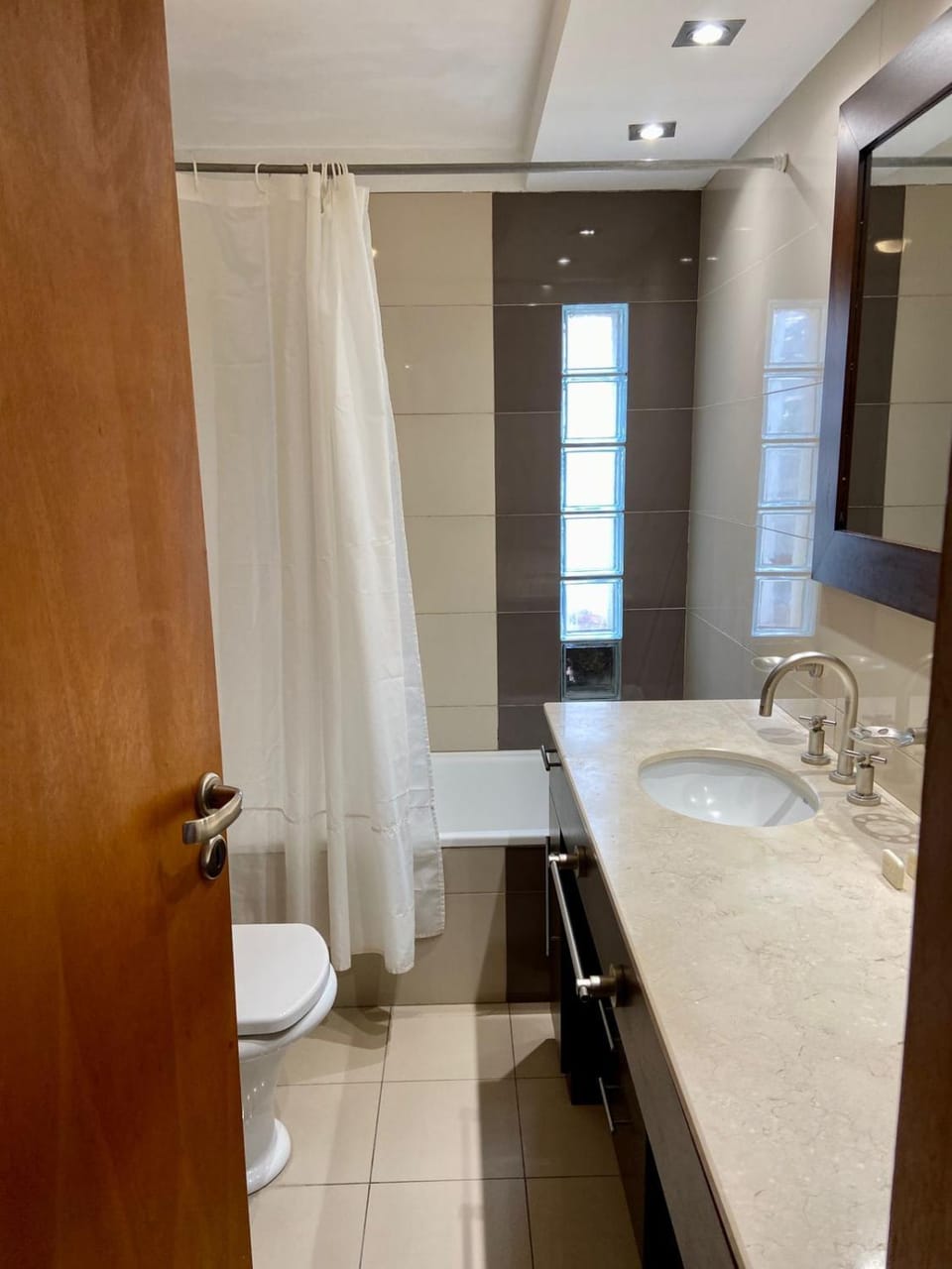 Shower, Toilet, Bathroom, Bath, towels