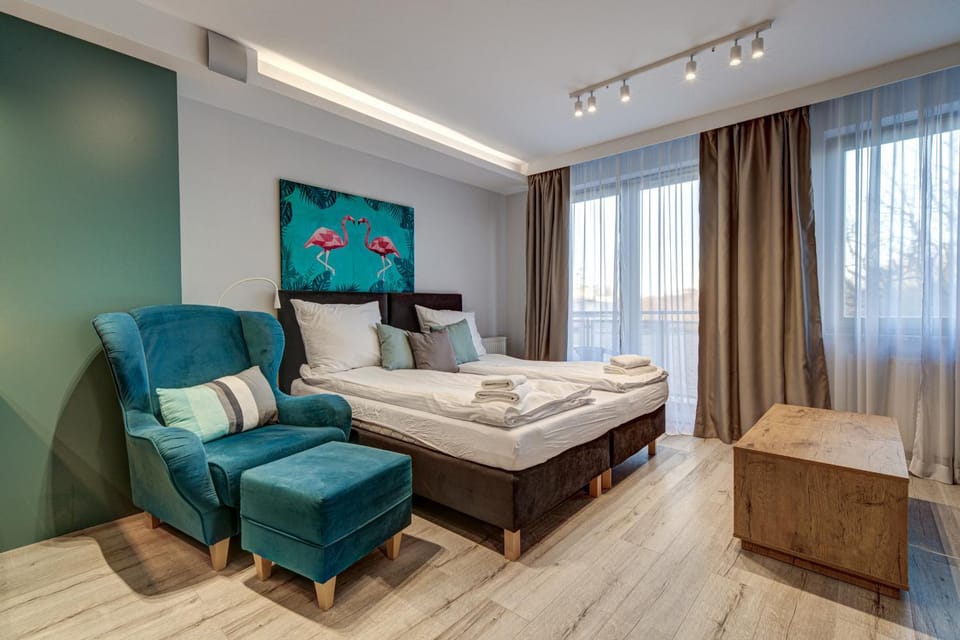 Bed, TV and multimedia, Living room, Photo of the whole room, Bedroom, towels