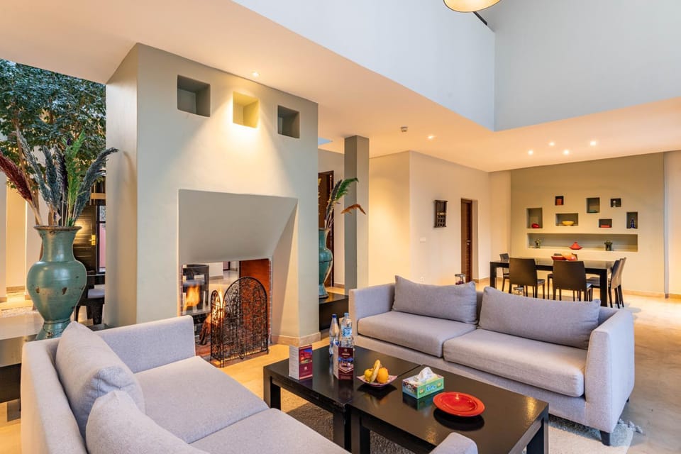 Living room, Seating area, Dining area