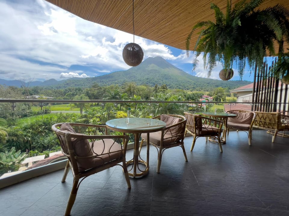 Restaurant/places to eat, Natural landscape, Mountain view