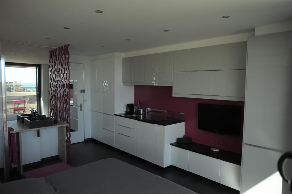 TV and multimedia, Kitchen or kitchenette