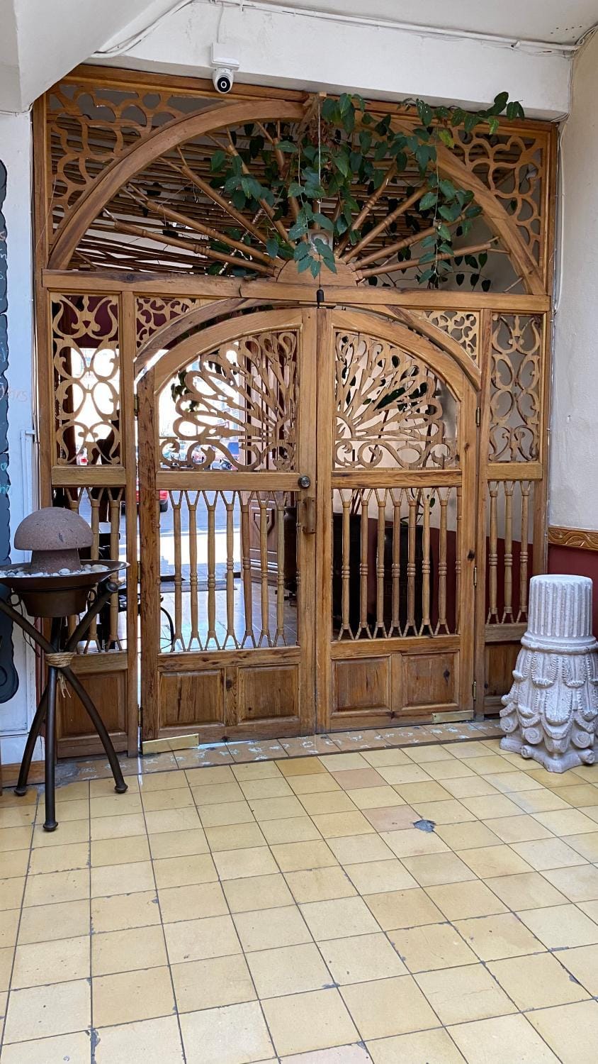 Patio, Area and facilities