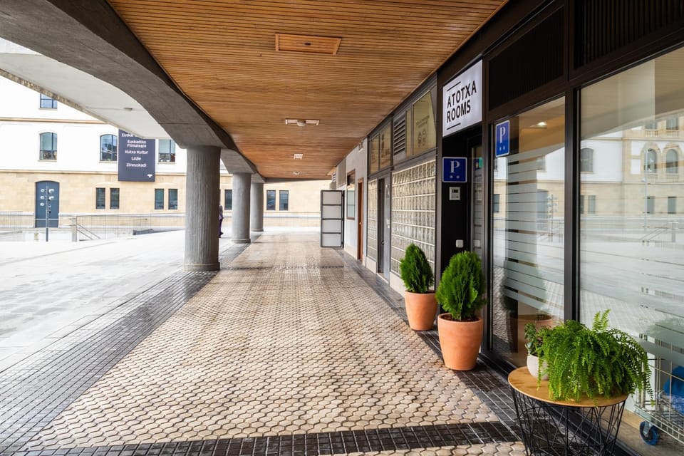 Facade/entrance