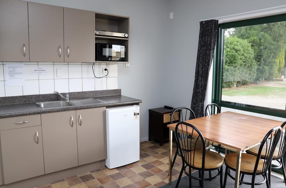 Kitchen or kitchenette, Living room, Seating area