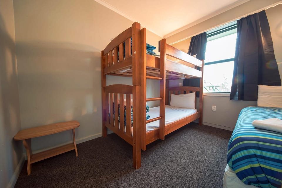 Bedroom, bunk bed