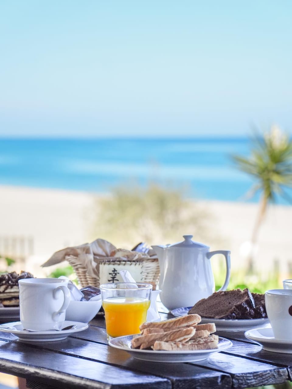 Natural landscape, Coffee/tea facilities, Balcony/Terrace, Food and drinks, Beach, Sea view, Breakfast, Continental breakfast
