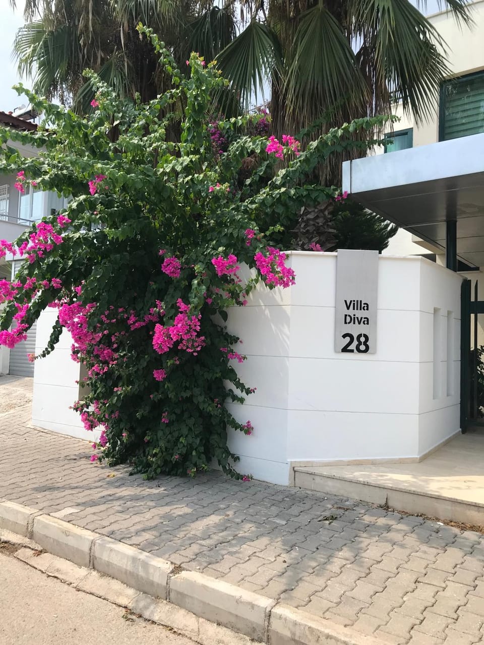 Facade/entrance