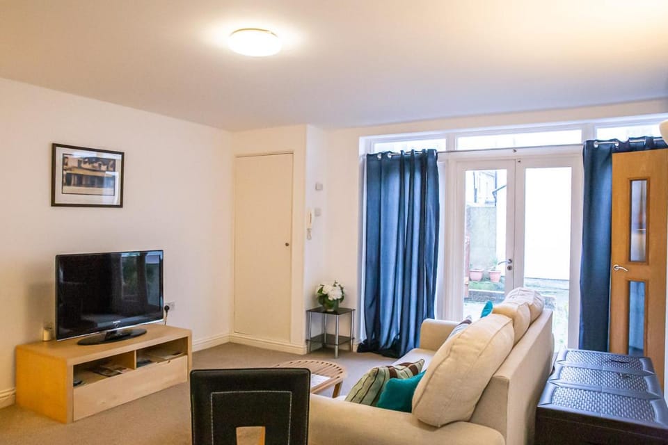 Stylish modern Mews house in central St Leonards Apartment in Hastings