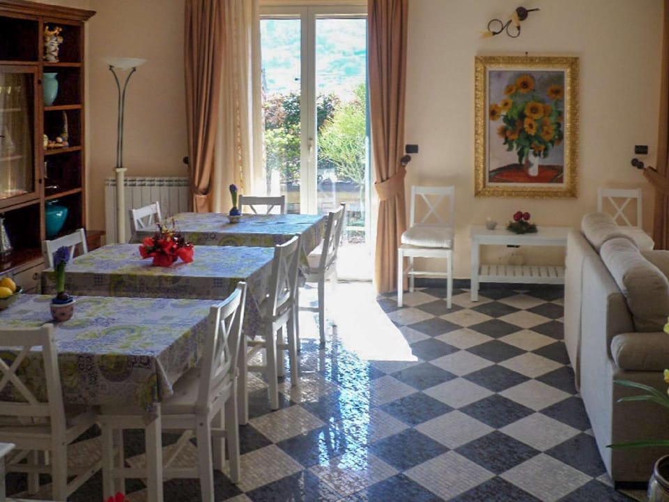 Restaurant/places to eat, Breakfast, Italian breakfast