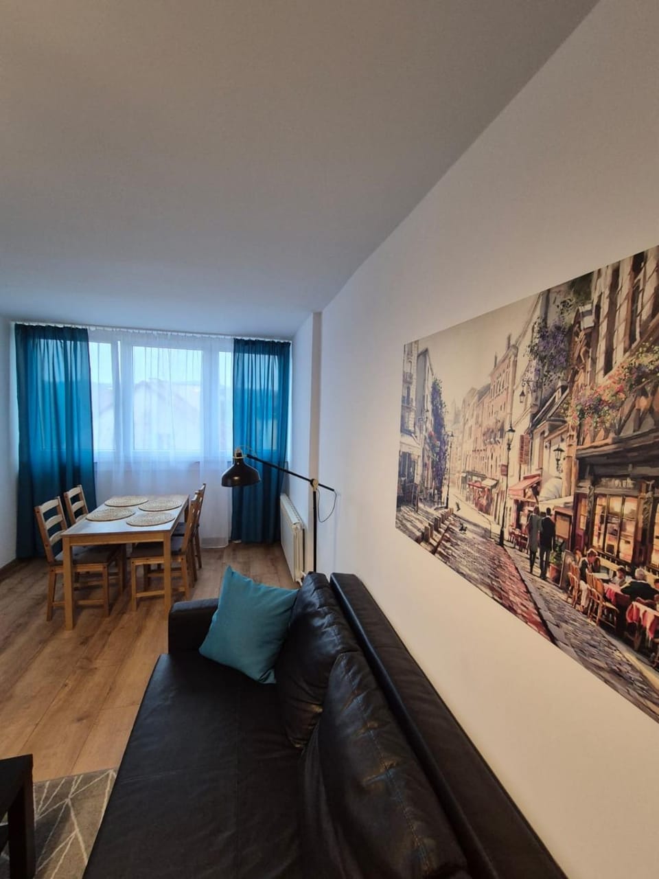 Bed, TV and multimedia, Living room, Photo of the whole room, Seating area